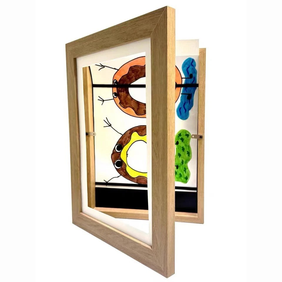 Picture Frame with Magnetic Closure
