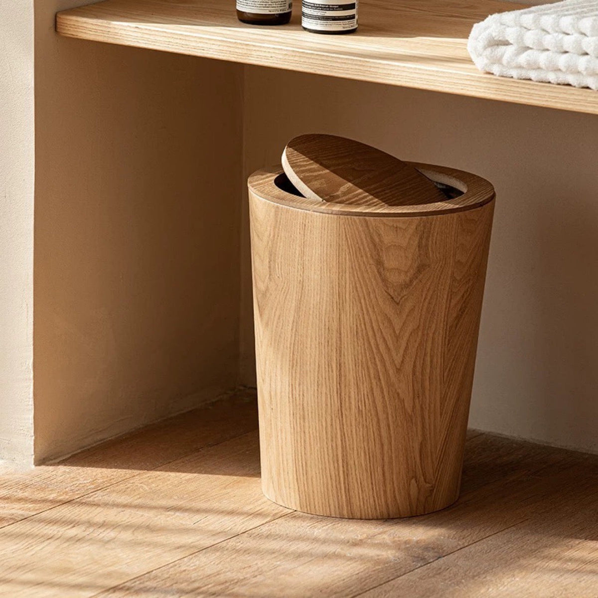 Trash Bin with Rotating Lid