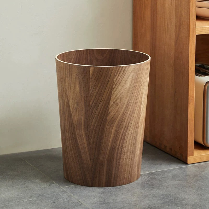 Trash Bin with Rotating Lid