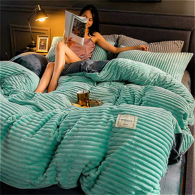 Duvet Cover Set | Soft Velvet & Warm | 3-Piece Set